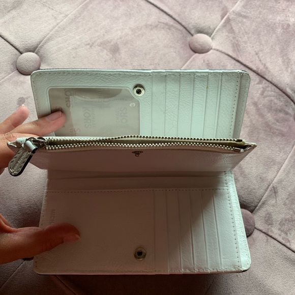 Michael Kors leather wallet - Picture 3 of 6